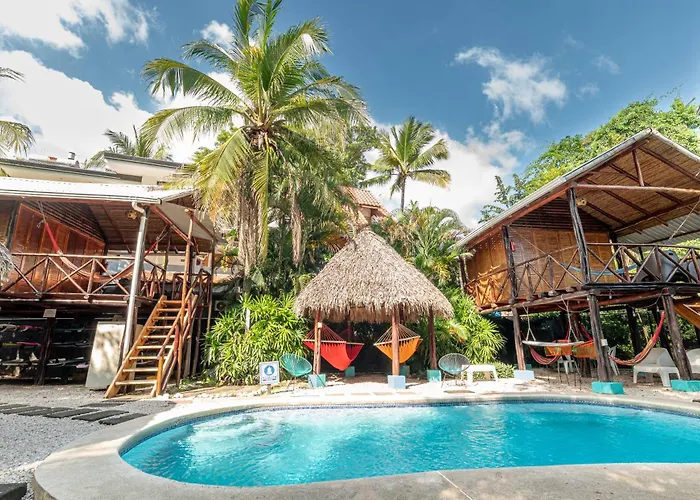 Surf Camp Hostel *