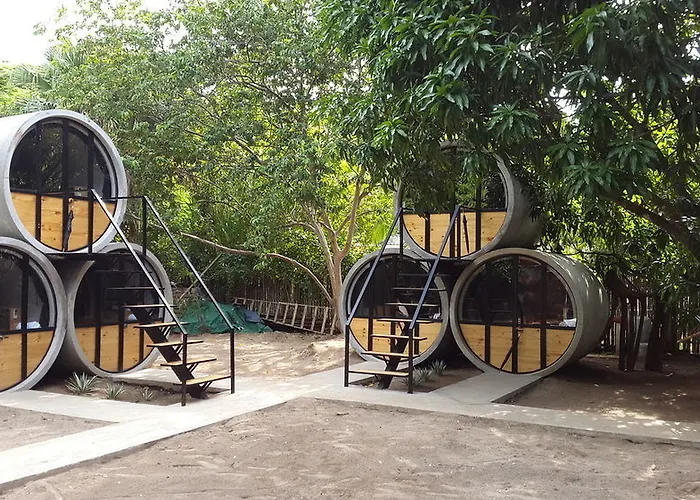 Surf Camp Hostel *