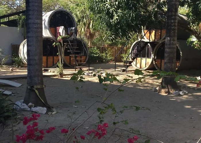 Surf Camp Hostel *
