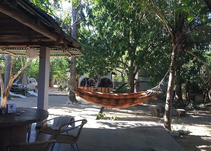 Surf Camp Hostel *